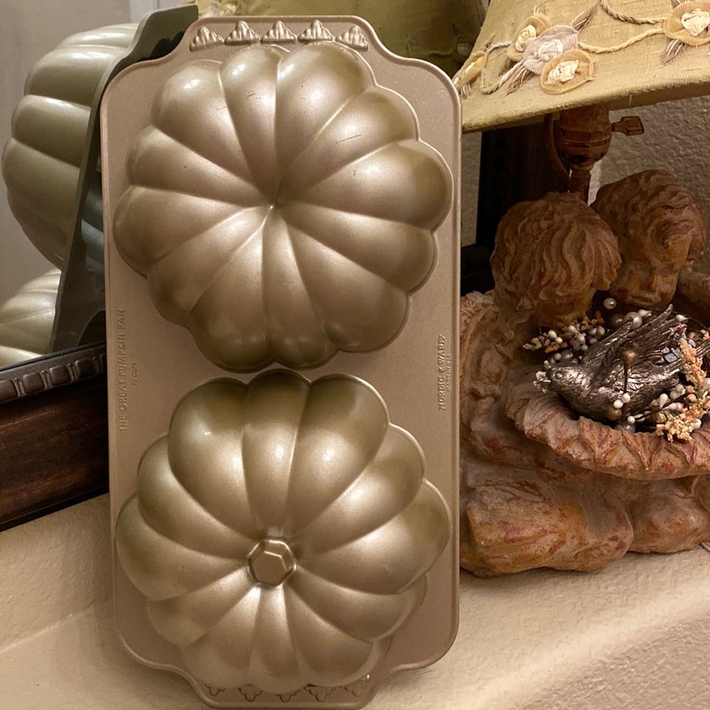 Nordic Ware Thanksgiving/Halloween Pumpkin